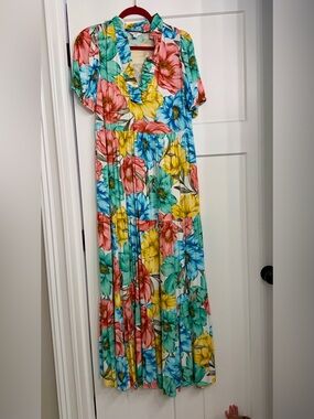 crown & ivy Floral Maxi Dress with Pockets size Small